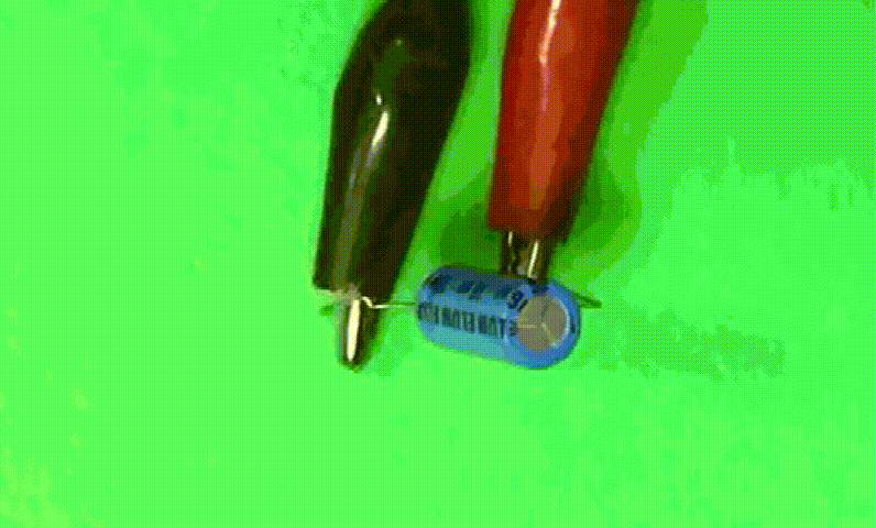 無(wú)極性電解電容過(guò)壓爆破